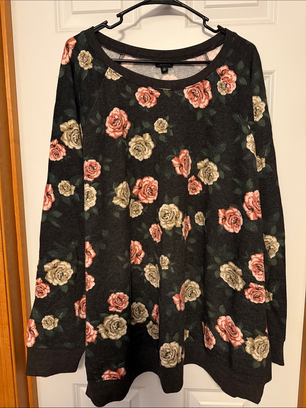 torrid 4x NWOT Black Sweatshirt with Pink & Cream Rose Print